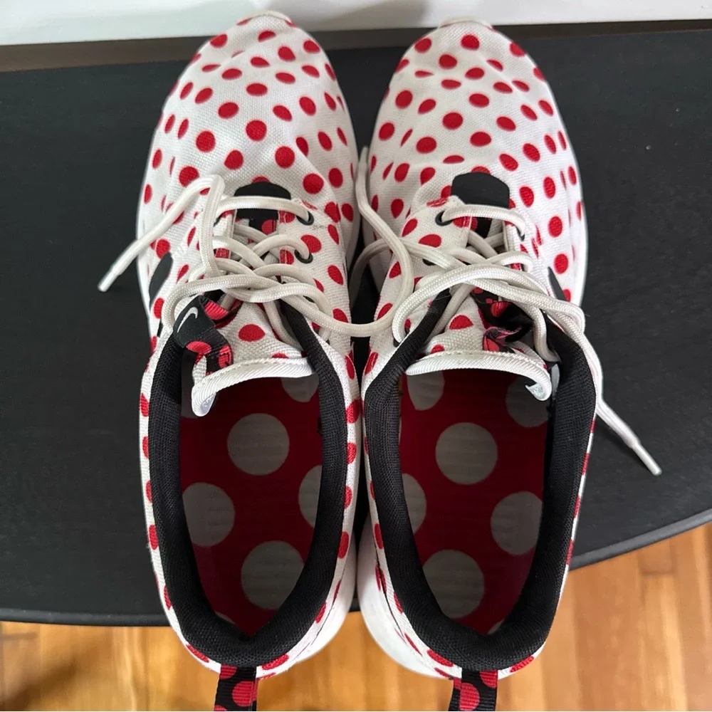 Men’s Nike Roshe White and Red Polka Dot design.‎